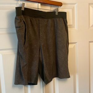Lululemon good as new XXL - jungle green T.H.E. Short 9" *Linerless $68 Retail